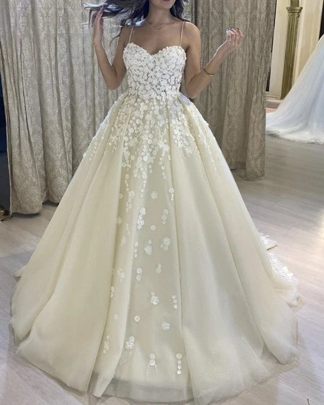 Romantic Wedding Dress Sweetheart Ball Gown With 3D Flowers Beaded Lace Wedding