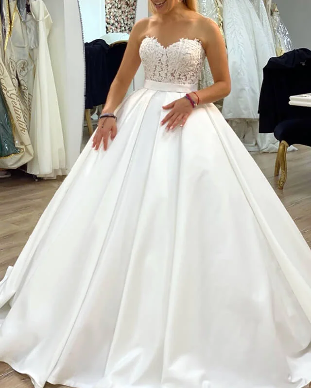 Ball Gown Satin Wedding Dress Lace Sweetheart Lace Sleeveless Dress